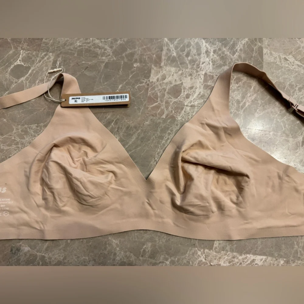 SKIMS NAKED PLUNGE BRALETTE - Picture 4 of 10